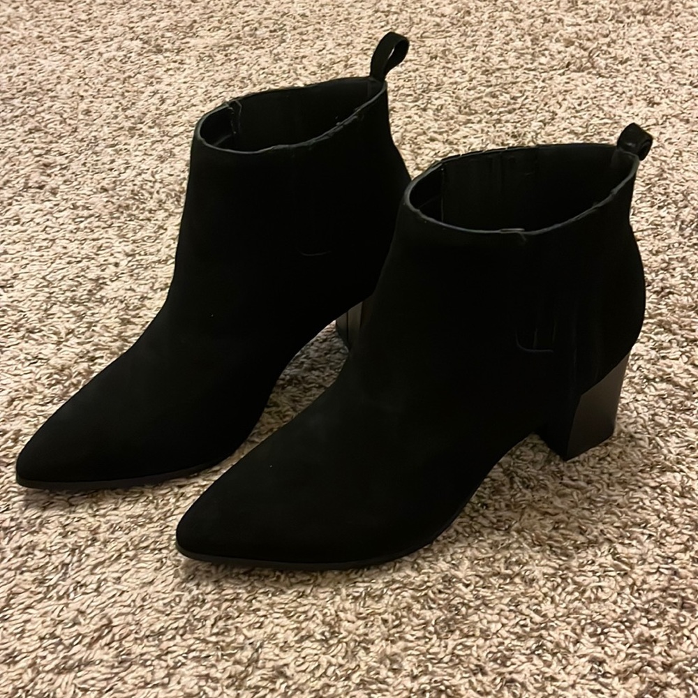Women’s Amaravali black booties size 9.5 (fit like a 10)Excellent condition